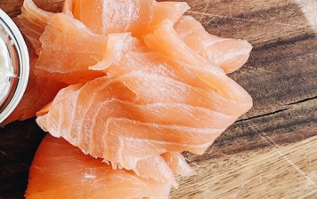 "Helvetic Salmon" - geräuchert und in Scheiben geschnitten